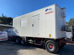 Vue extérieur du camion constituant le labo mobile de transformation